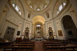 Interior de la nave central de la iglesia de San
          Sebastián.