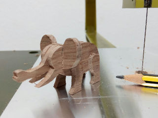 Elefantito de madera.