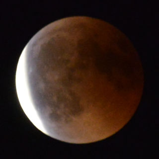 Luna parcialmente eclipsada.